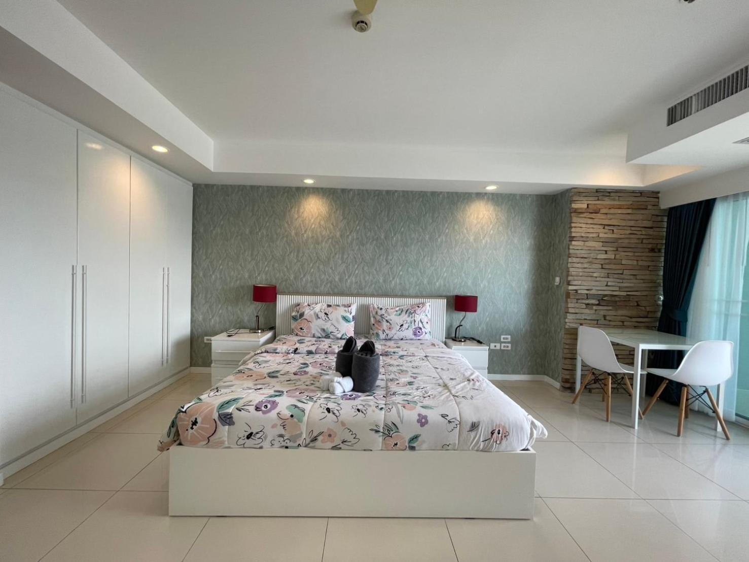 View Talay 6 Pattaya Beach By Anatolia Condo Suite Exterior photo